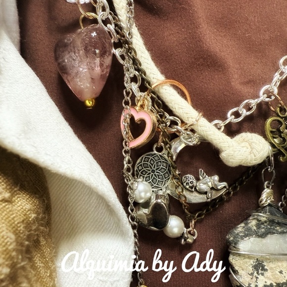 Vintage eclectic multi charms necklace - Picture 7 of 8